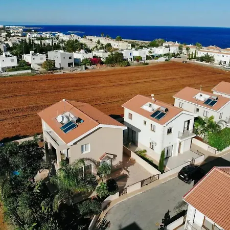 Green Bay Villas *